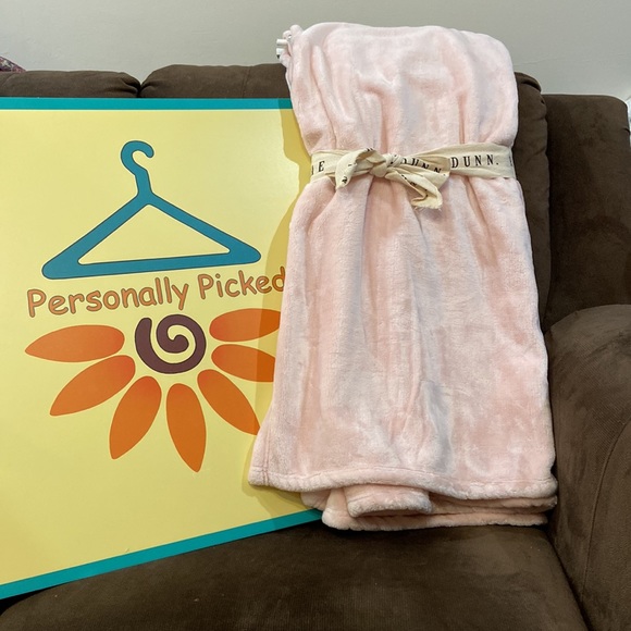 Rae Dunn BUNNY LOVE Throw Blanket - Picture 2 of 4